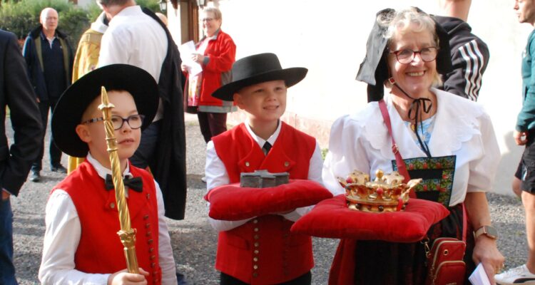 Photo faite à l'occasion de la procession de Sainte Richarde avec les chevaliers de Saint-Lazare