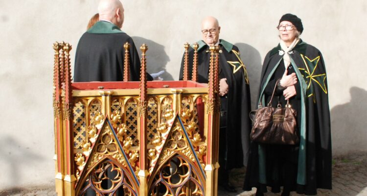 Photo faite à l'occasion de la procession de Sainte Richarde avec les chevaliers de Saint-Lazare