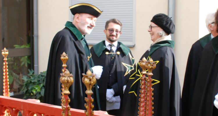 Photo faite à l'occasion de la procession de Sainte Richarde avec les chevaliers de Saint-Lazare