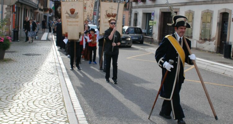 Photo faite à l'occasion de la procession de Sainte Richarde avec les chevaliers de Saint-Lazare