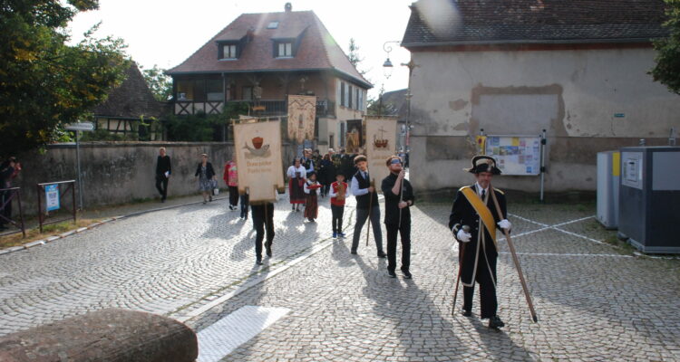 Photo faite à l'occasion de la procession de Sainte Richarde avec les chevaliers de Saint-Lazare