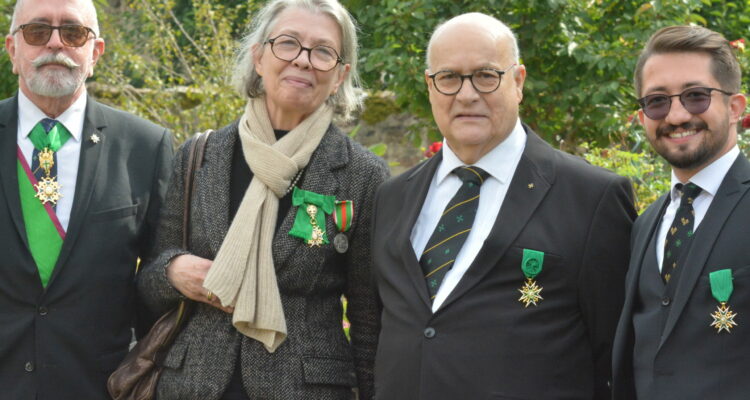 Photo faite à l'occasion de la procession de Sainte Richarde avec les chevaliers de Saint-Lazare